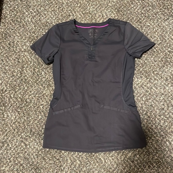 Scrub top - Picture 1 of 2